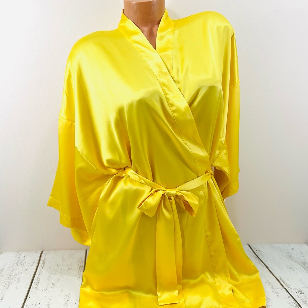 Victoria’s Secret Satin Short Kimono Robe One Size - Picture 2 of 8